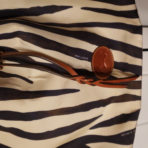 Dooney & Bourke zebra patterned drawstring bag - Picture 2 of 5